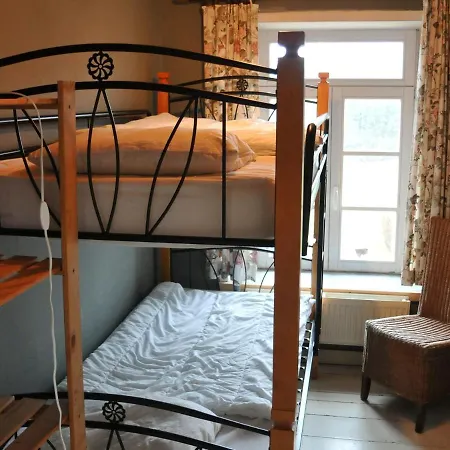 Dom wakacyjny Stone-built In With Garden *