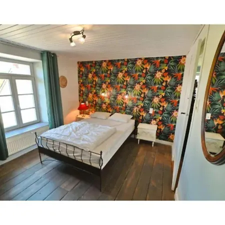 Dom wakacyjny Stone-built In With Garden